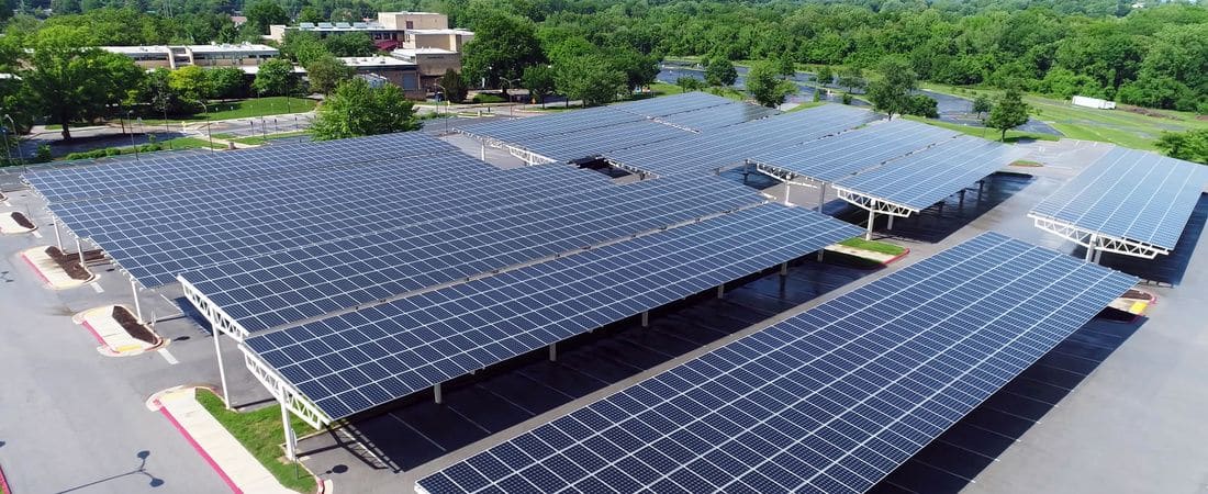 Parking recouvert d'ombrières photovoltaïques